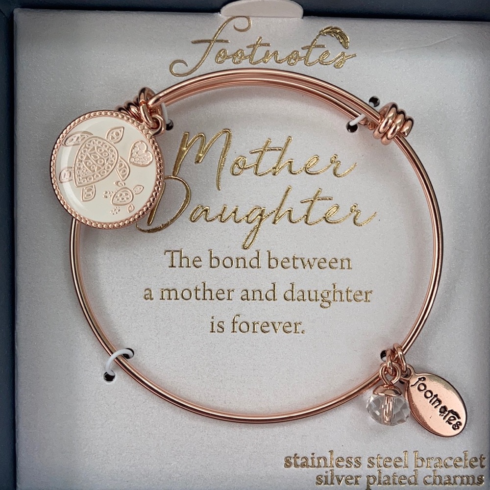 New in original box mother/daughter bracelet
